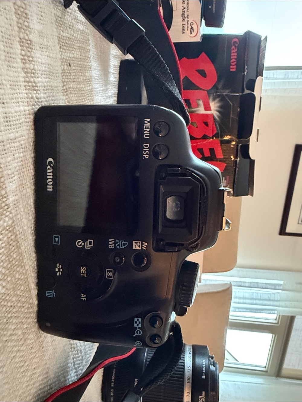 Canon DSLR Camera Kit with Black Body and Black Lenses - Picture 8 of 12